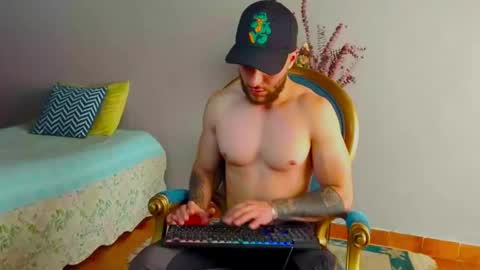 Snapshot of tomdavisxl chatting on September 15, 2025, 3:34 pm tomDavisXl online show from September 15, 2025, 3:34 pm