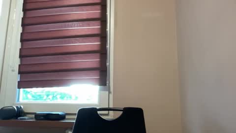 tommilovee online show from April 4, 2026, 7:50 am