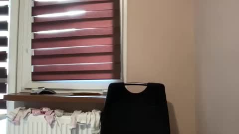 tommilovee online show from April 25, 2026, 9:01 am