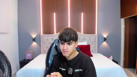 Tommy  online show from October 16, 2025, 4:02 am