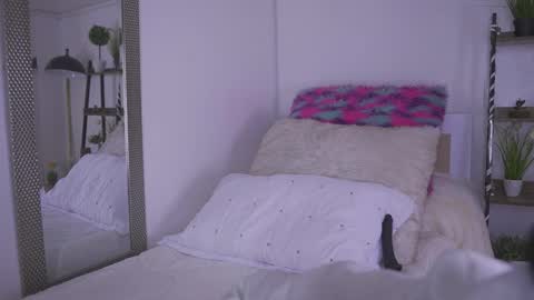 Blue  online show from October 9, 2025, 12:47 pm