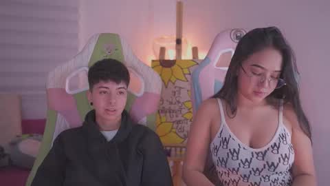 Blue  online show from November 28, 2025, 3:04 pm