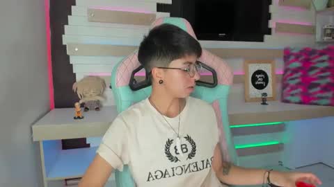 Blue  online show from December 4, 2025, 8:06 pm