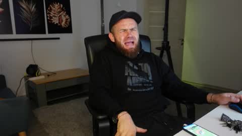 Snapshot of tommy_burnzzz chatting on November 20, 2025, 1:55 pm tommy burnzzz online show from November 20, 2025, 1:55 pm