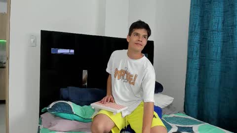   online show from October 4, 2025, 8:12 am