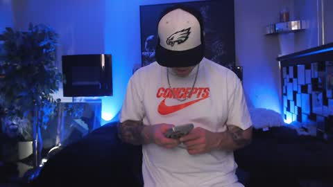 Snapshot of tommy_knuckles chatting on December 21, 2024, 12:09 am Tommy online show from December 21, 2024, 12:09 am