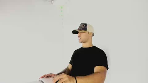 tommy_sccott online show from September 24, 2025, 11:08 pm