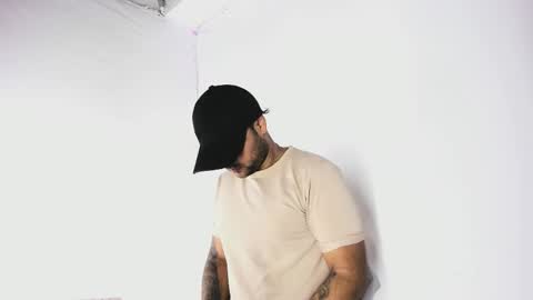 tommy_sccott online show from October 4, 2025, 10:30 pm