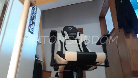 Snapshot of tomsubdom chatting on September 20, 2025, 3:46 pm Tomsubdom online show from September 20, 2025, 3:46 pm