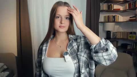 Snapshot of tonka_love chatting on October 24, 2025, 8:44 am Alice online show from October 24, 2025, 8:44 am