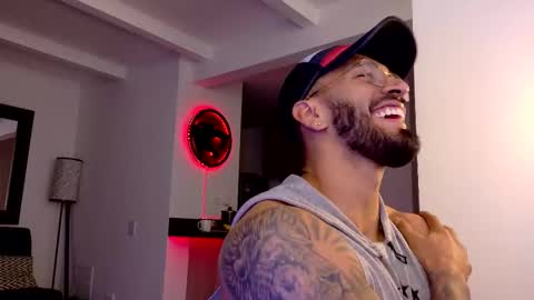 Snapshot of tony_muscle1 chatting on October 5, 2025, 11:02 pm tony muscle1 online show from October 5, 2025, 11:02 pm