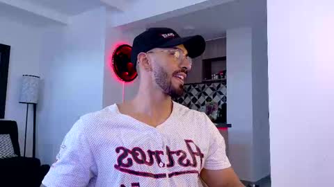 Snapshot of tony_muscle1 chatting on October 20, 2025, 9:37 pm tony muscle1 online show from October 20, 2025, 9:37 pm