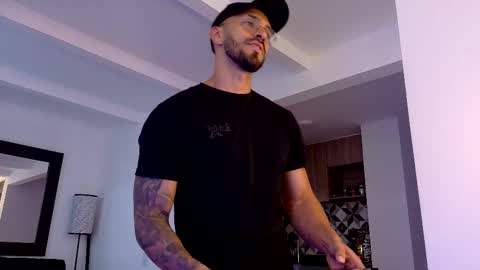 Snapshot of tony_muscle1 chatting on October 21, 2025, 9:37 pm tony muscle1 online show from October 21, 2025, 9:37 pm