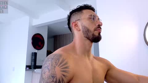 Snapshot of tony_muscle1 chatting on November 2, 2025, 6:43 pm tony muscle1 online show from November 2, 2025, 6:43 pm