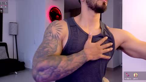 Snapshot of tony_muscle1 chatting on November 4, 2025, 10:31 pm tony muscle1 online show from November 4, 2025, 10:31 pm