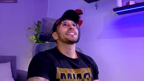Snapshot of tony_muscle1 chatting on June 27, 2026, 9:42 pm tony muscle1 online show from June 27, 2026, 9:42 pm