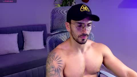 Snapshot of tony_muscle1 chatting on July 6, 2026, 7:05 pm tony muscle1 online show from July 6, 2026, 7:05 pm