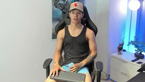 tony_petrov online show from November 14, 2025, 2:49 pm