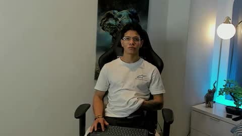 tony_petrov online show from January 9, 2026, 4:04 am