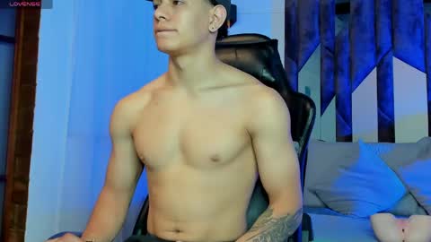 tony_petrov online show from May 14, 2026, 6:53 am