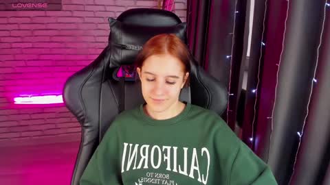 tonya_gray online show from January 5, 2025, 7:28 am