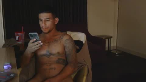 Snapshot of toomuchsmoke chatting on December 19, 2024, 7:29 am toomuchsmoke online show from December 19, 2024, 7:29 am