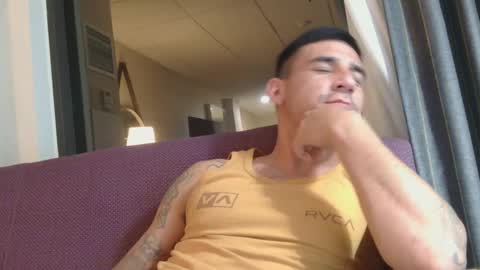 Snapshot of toomuchsmoke chatting on December 20, 2024, 8:06 am toomuchsmoke online show from December 20, 2024, 8:06 am