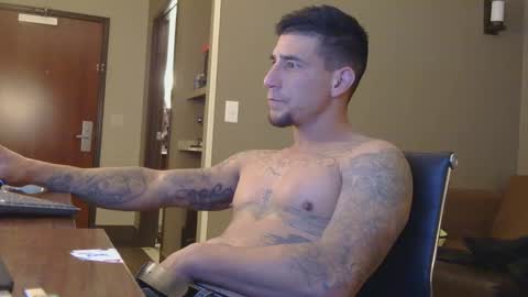 Snapshot of toomuchsmoke chatting on January 5, 2025, 3:32 am toomuchsmoke online show from January 5, 2025, 3:32 am