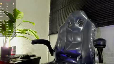 Snapshot of toower_ chatting on July 1, 2026, 10:09 pm T O W E R online show from July 1, 2026, 10:09 pm
