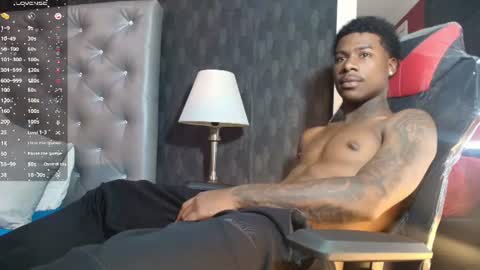 Snapshot of toower_ chatting on July 9, 2026, 4:38 am T O W E R online show from July 9, 2026, 4:38 am
