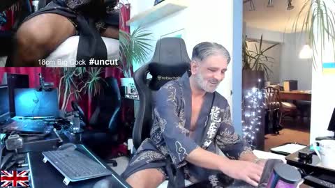 topalphaboss online show from December 19, 2025, 7:26 am