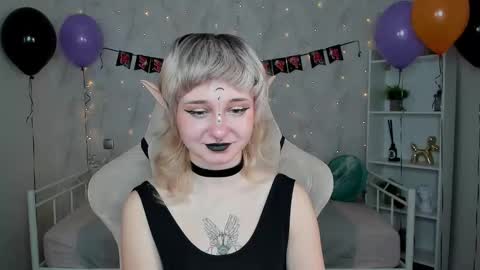 Snapshot of tori_cutie chatting on November 1, 2025, 12:12 am Tori online show from November 1, 2025, 12:12 am