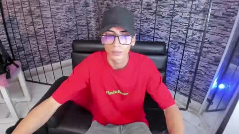 torn_boy online show from May 28, 2026, 11:24 pm