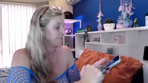 Snapshot of total_aussie_milfs chatting on February 4, 2025, 11:06 pm Milly online show from February 4, 2025, 11:06 pm