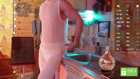 Snapshot of touch_of_eros chatting on January 19, 2025, 5:58 am Paul online show from January 19, 2025, 5:58 am