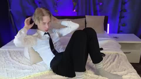 Max online show from November 25, 2025, 1:22 pm