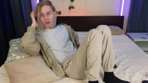 Max online show from December 2, 2025, 1:05 pm