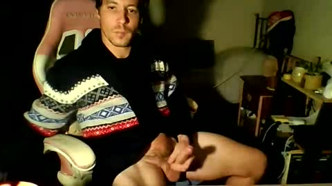 Snapshot of toyboysquirt chatting on May 17, 2026, 12:12 pm toyboysquirt online show from May 17, 2026, 12:12 pm