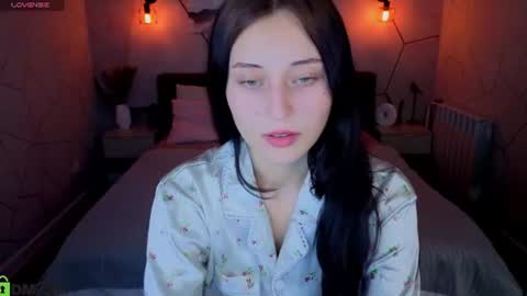 tracey_gill online show from July 13, 2026, 9:01 am