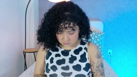 tracielowe_w online show from October 8, 2025, 3:26 am