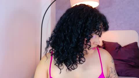 tracielowe_w online show from November 19, 2025, 3:28 am