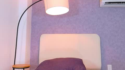 tracielowe_w online show from November 21, 2025, 4:00 am