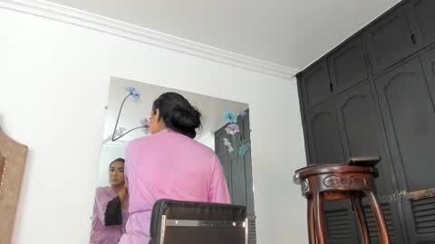 Juliana Giiraldo  online show from October 5, 2025, 3:32 pm