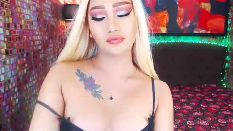 Snapshot of transplayfullolivia chatting on February 5, 2025, 8:32 am KYLIE BELLA  TS online show from February 5, 2025, 8:32 am