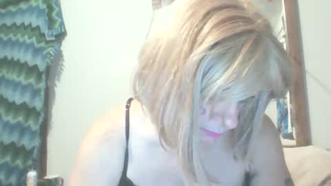 Snapshot of traphouseslutbunny4fun chatting on December 31, 2024, 3:12 am traphouseslutbunny4fun online show from December 31, 2024, 3:12 am