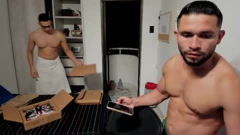 travis bakerr online show from June 1, 2026, 12:56 am