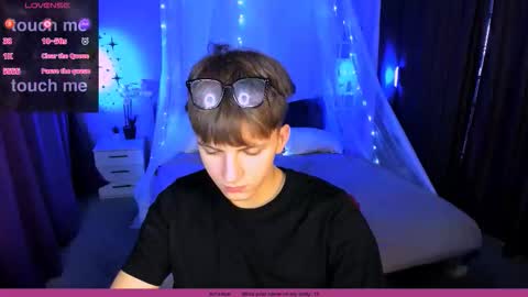 Travis online show from November 8, 2025, 9:13 pm