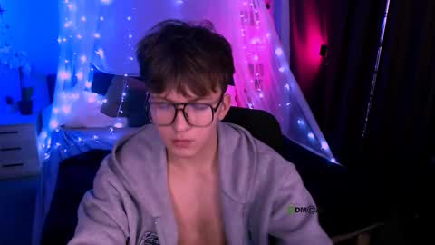 Travis online show from November 25, 2025, 8:20 pm