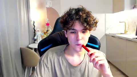 travisrivas online show from December 3, 2025, 3:47 am