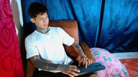 Snapshot of travistanner28 chatting on February 11, 2025, 9:14 pm TRAV - INDEPENDENT MODEL online show from February 11, 2025, 9:14 pm